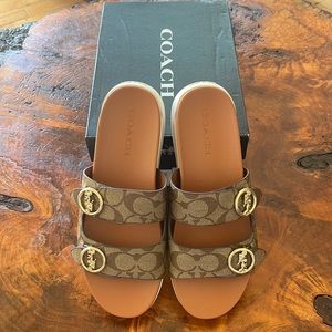 Coach Gable Sig Sandal 9.5 khaki/saddle